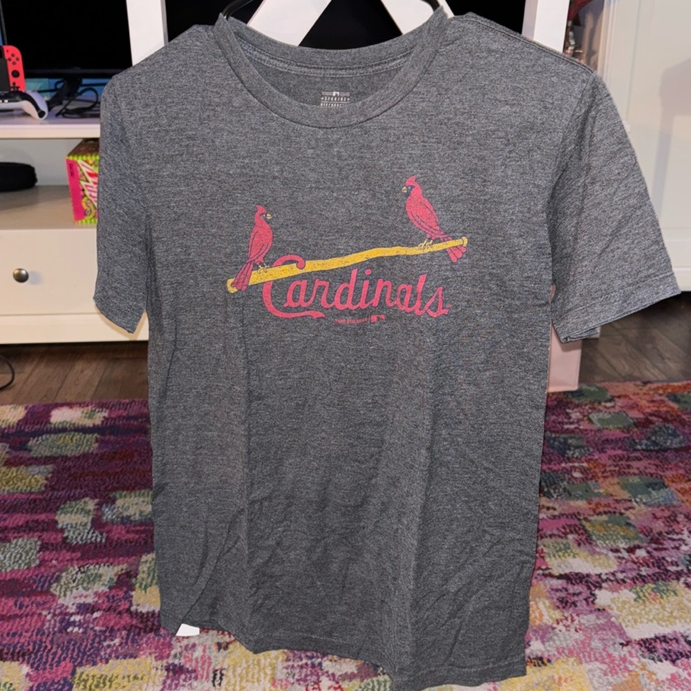 Team Athletics Dark Gray/Black St. Louis Cardinals Graphic Tee Size Boys XL
